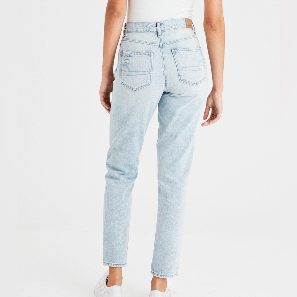 American Eagle Outfitters Light Wash Denim Mom Jeans